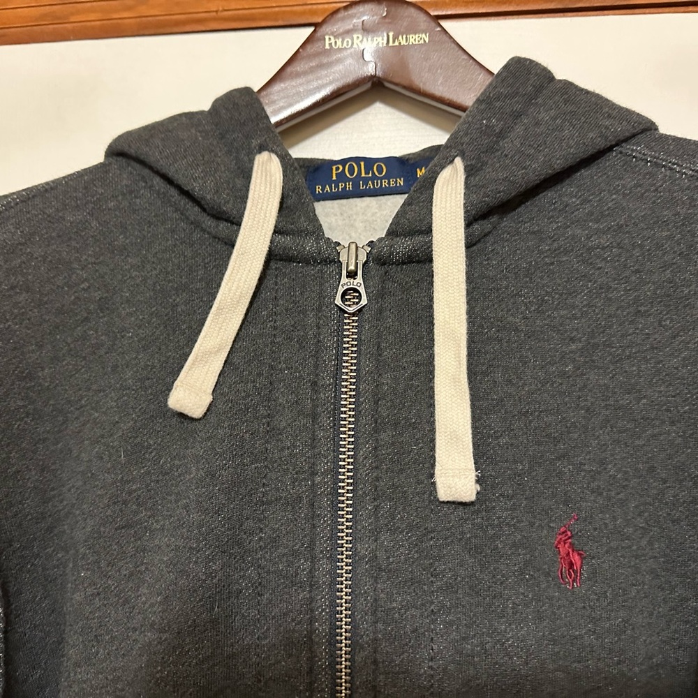 Men Ralph Lauren Hoodie size medium. Like new condition. weight. Comfortable